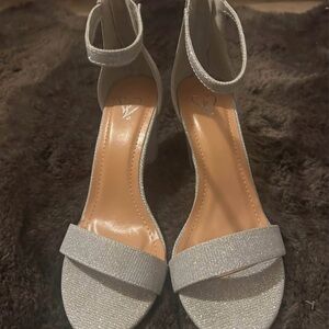 Windsor Shimmering Silver Heels